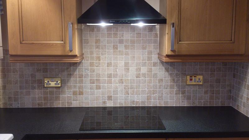 Dales Knotty Oak kitchen fitted with Encore worktops, travertine wall tiles and terracotta floor tiles