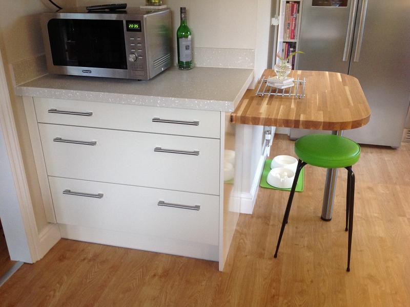 Logica Gloss Ivory kitchen fitted with Encore worktops