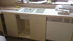 Logica Gloss Ivory Kitchen fitted with Encore Calico worktops