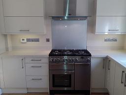 Logica Gloss Ivory Kitchen fitted with Encore Calico worktops