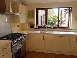 Logica Gloss Ivory Kitchen fitted with Encore Calico worktops