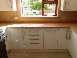 Logica White Gloss kitchen with oak worktops