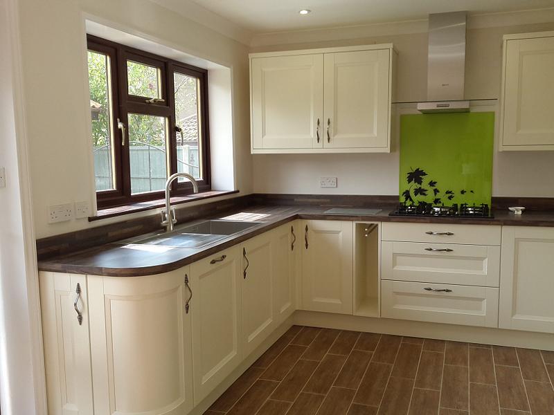 Richmond Ivory Painted kitchen fitted with laminate worktops