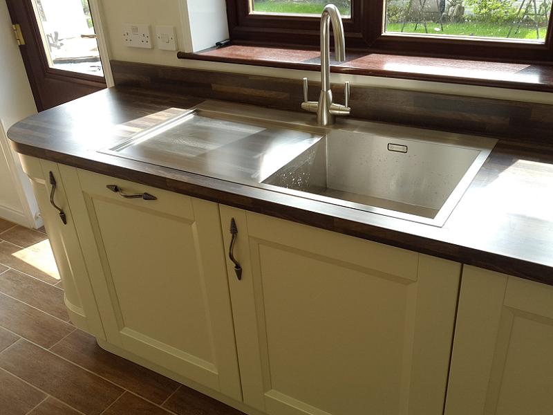 Richmond Ivory Painted kitchen fitted with laminate worktops